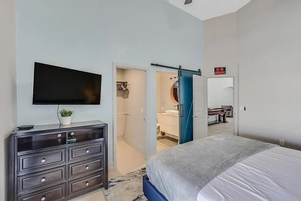 Posh Villa 8 Bdr X Bath 15 Bds Free Spa Heat Las Vegas